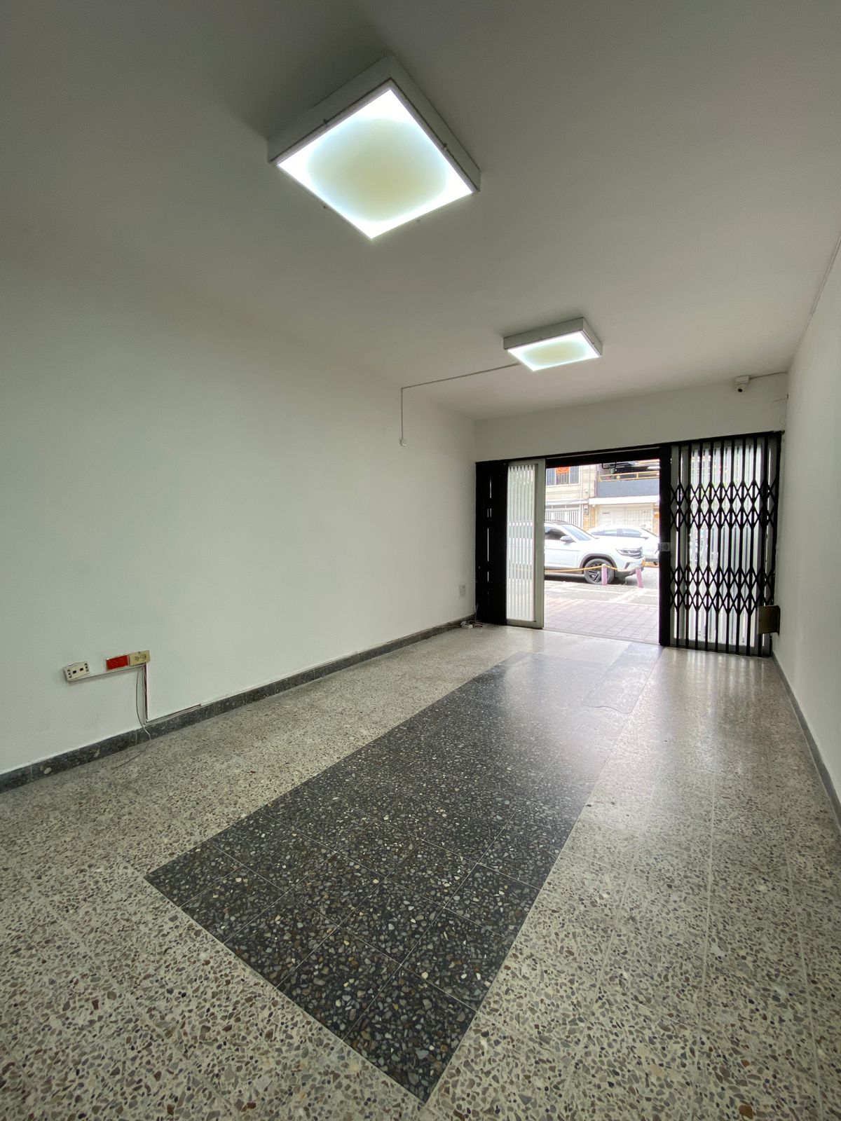 352m2 Casa Comercial Calzans Medellin