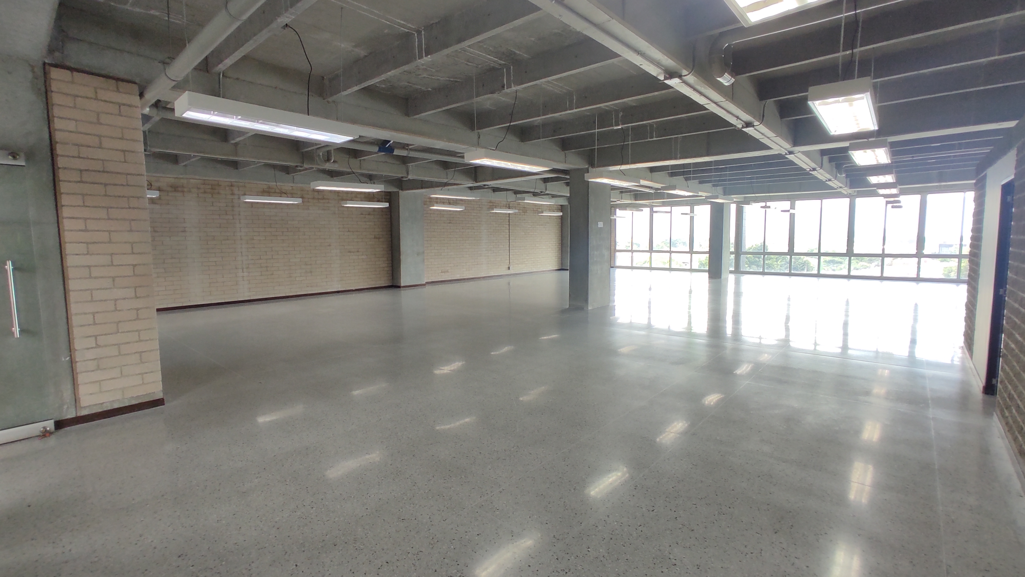 350m2 Oficina en arriendo Guayabal - Medellín