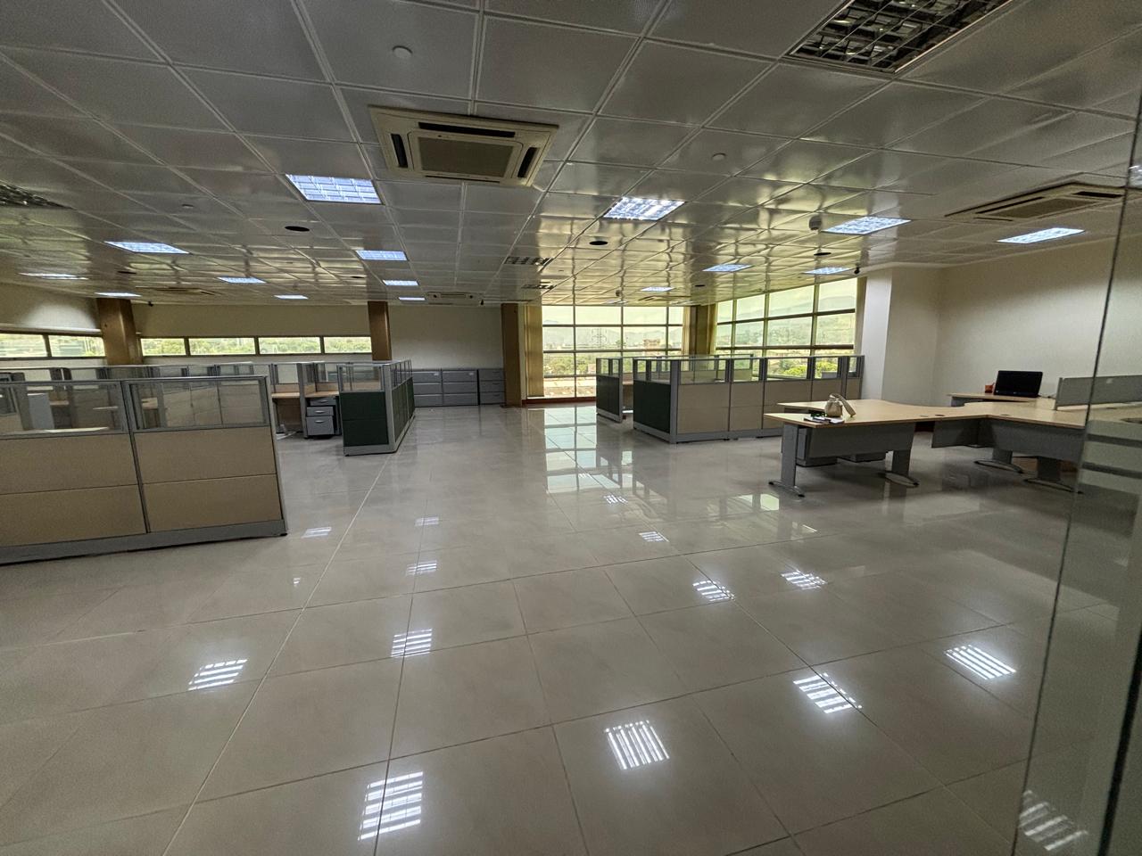 180m2 oficina arriendo Ciudad del Rio - Medellin