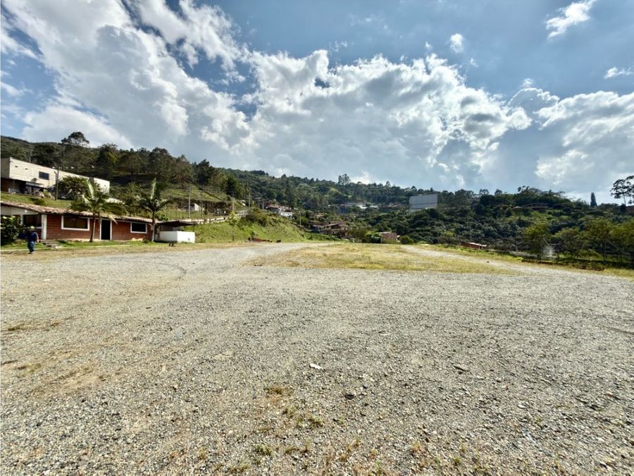 10488m2 lote con bodega en arriendo