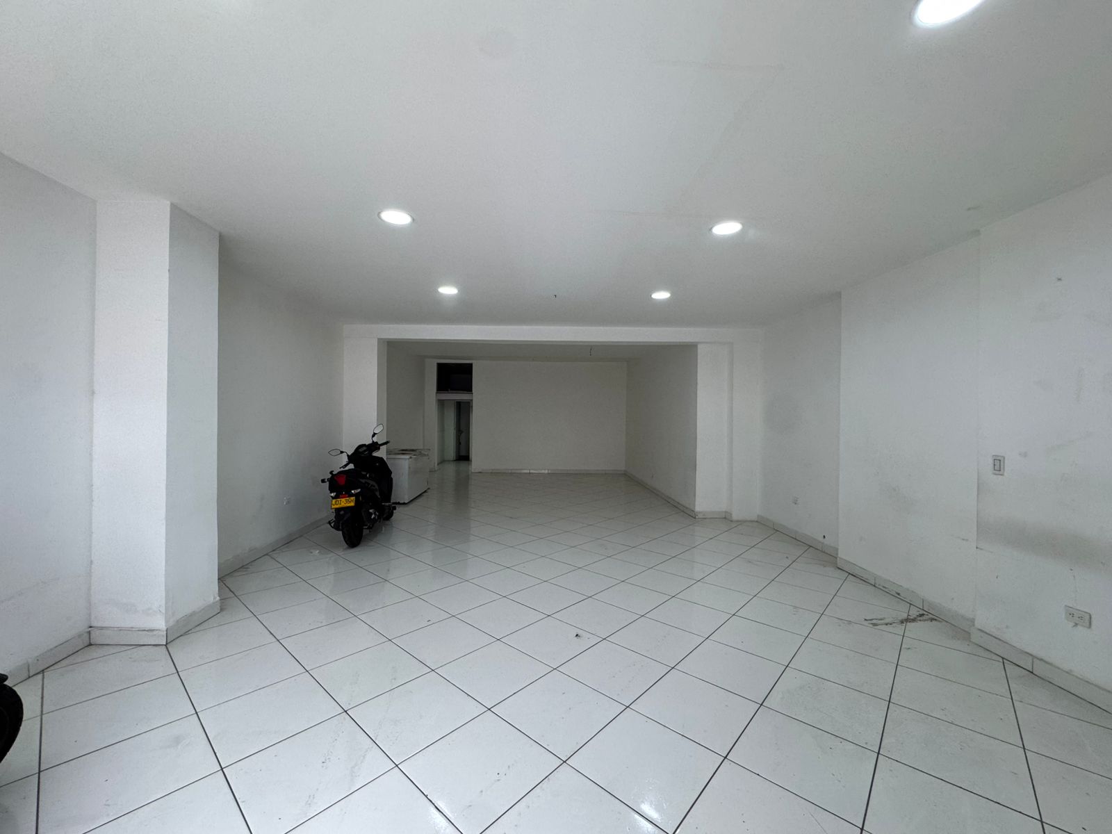 90m2 Arriendo Bodega/Local Medellin - 1er piso