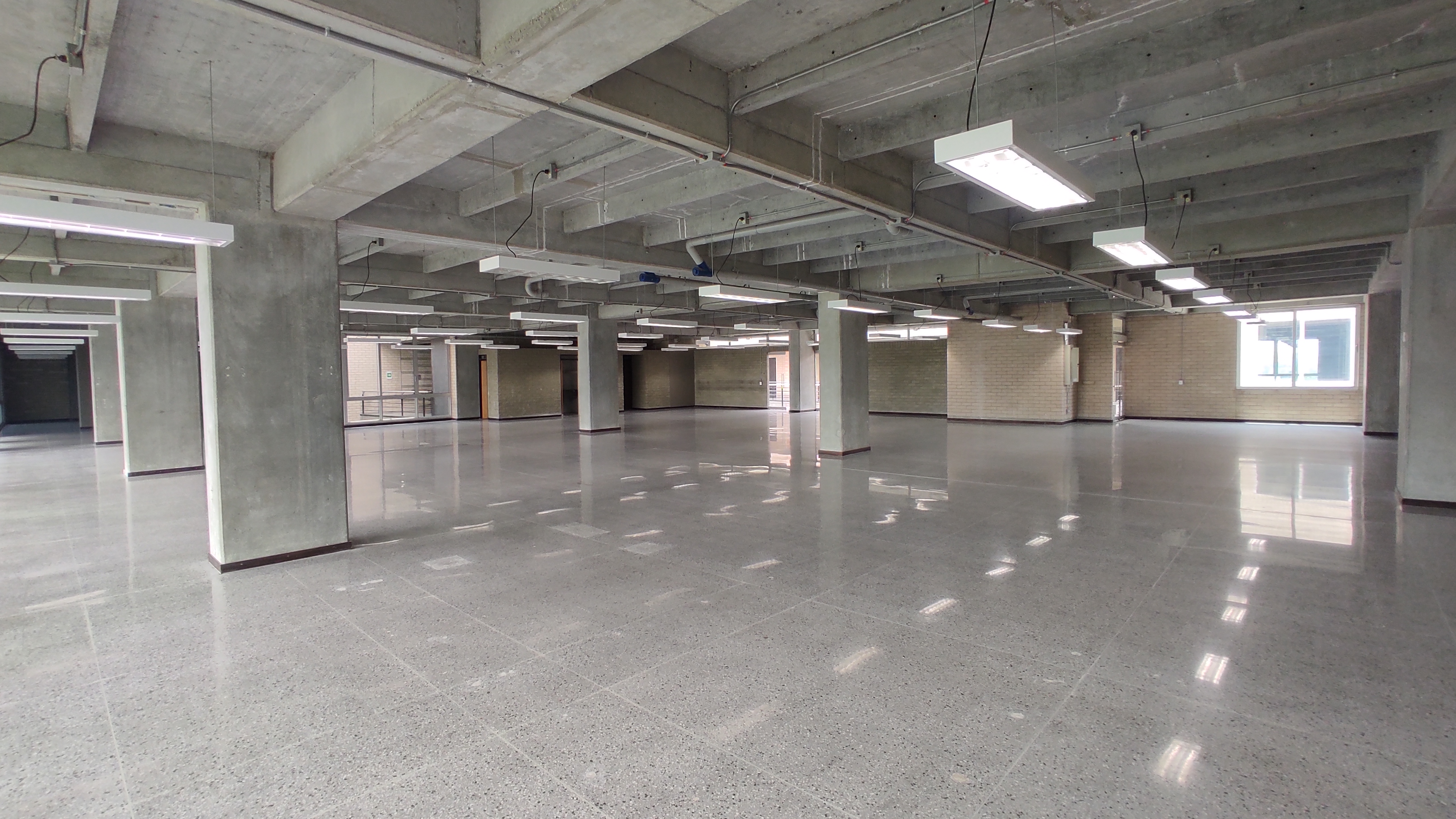 925m2 Oficina Arriendo CEOH Guayabal - Medellín 