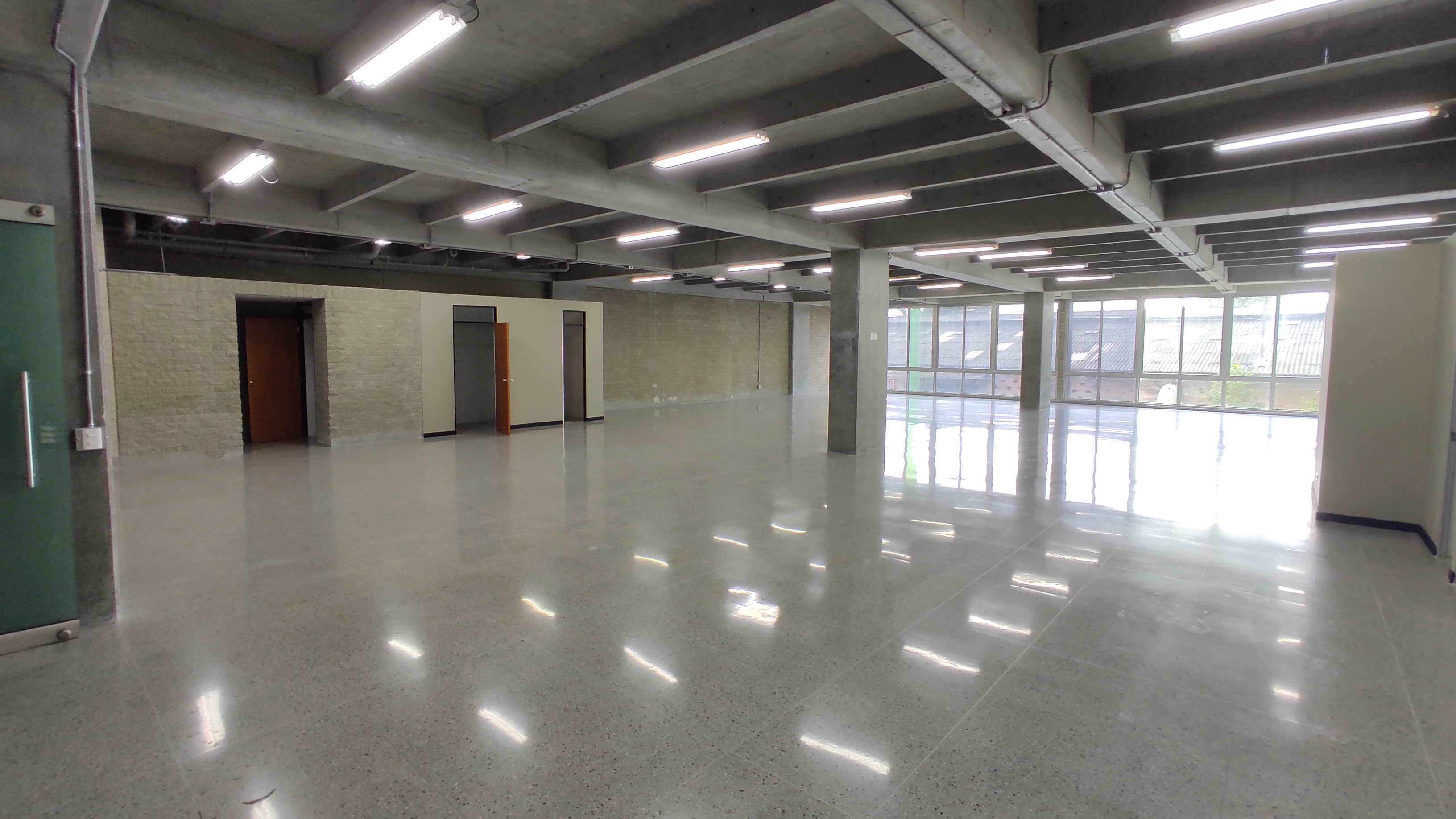 178m2 Oficina Arriendo Guayabal - Medellín 