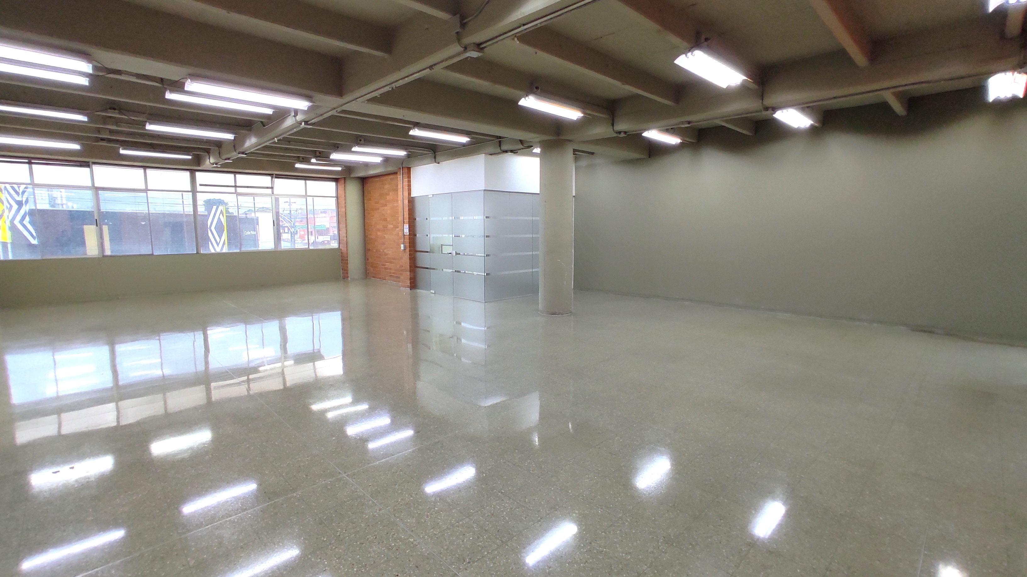277m2 CEOH - Medellín Oficina Arriendo