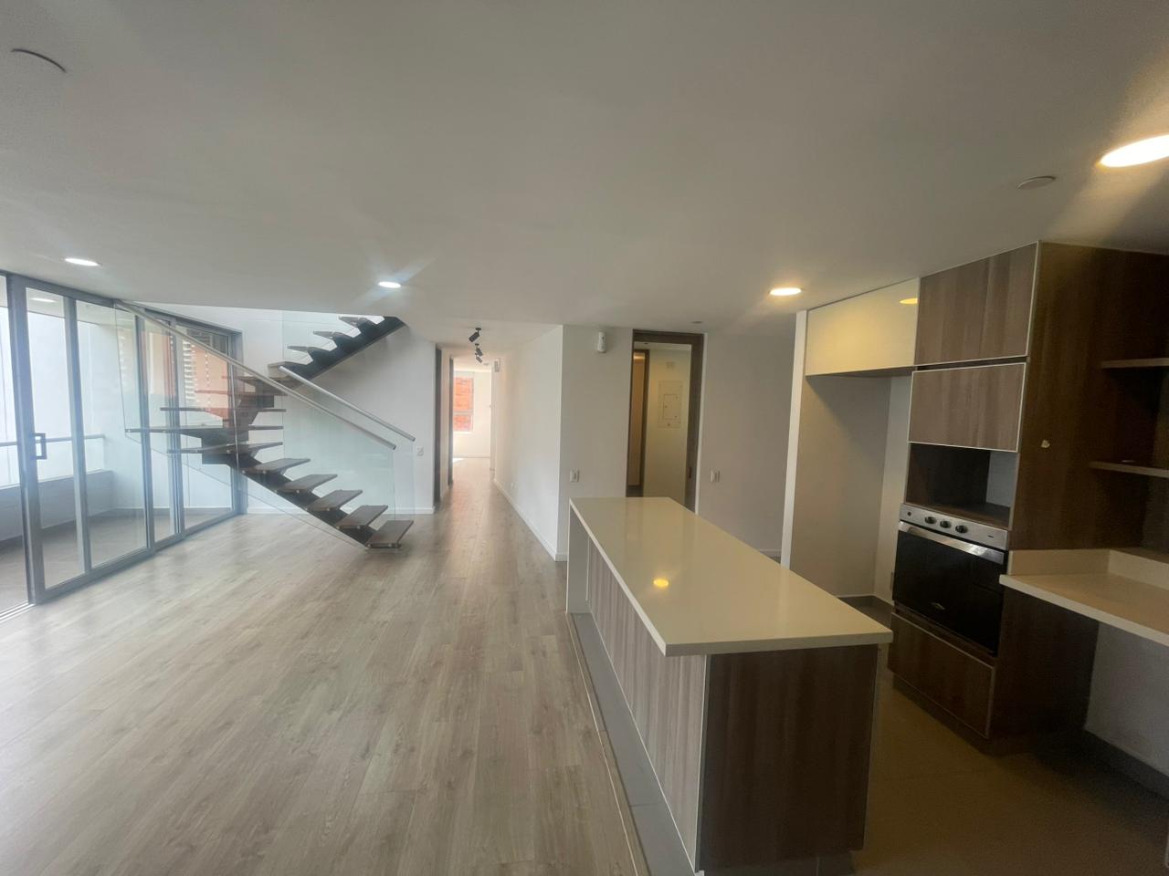 205m2 apartamento en arriendo Loma de las Brujas Envigado