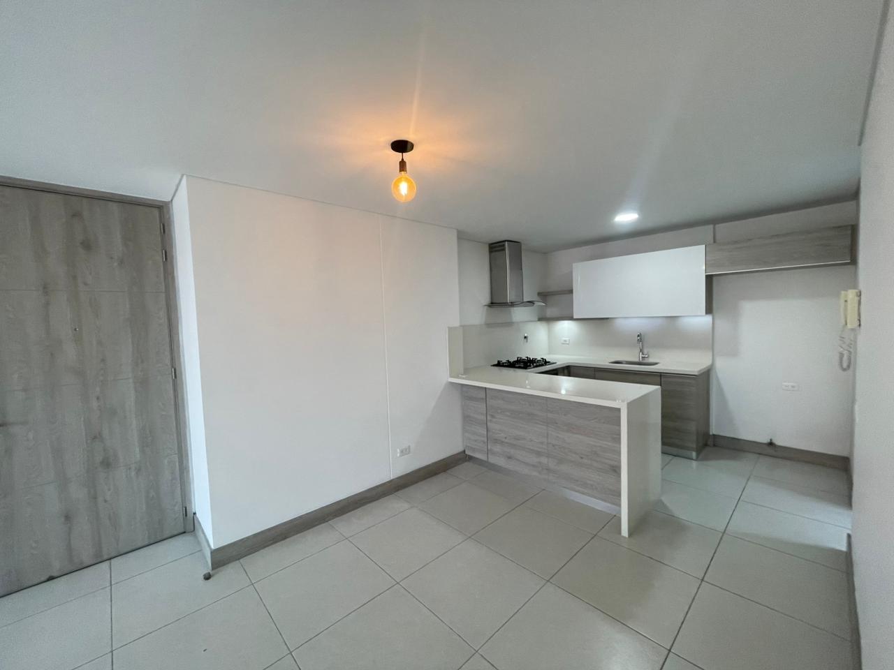 100m2 Apartamento en arriendo Loma del Esmeraldal Envigado