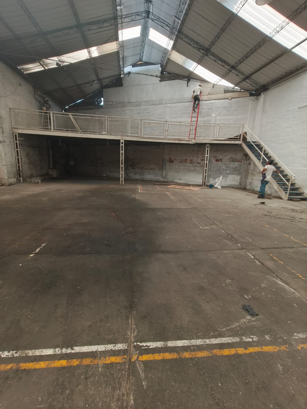 1370m2 arriendo bodega Itagui