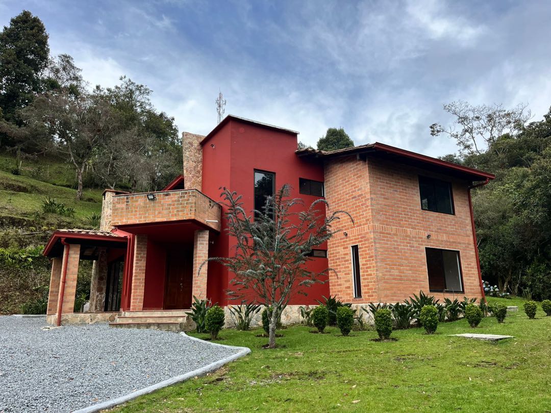 270m2 Casa para Arriendo en Envigado