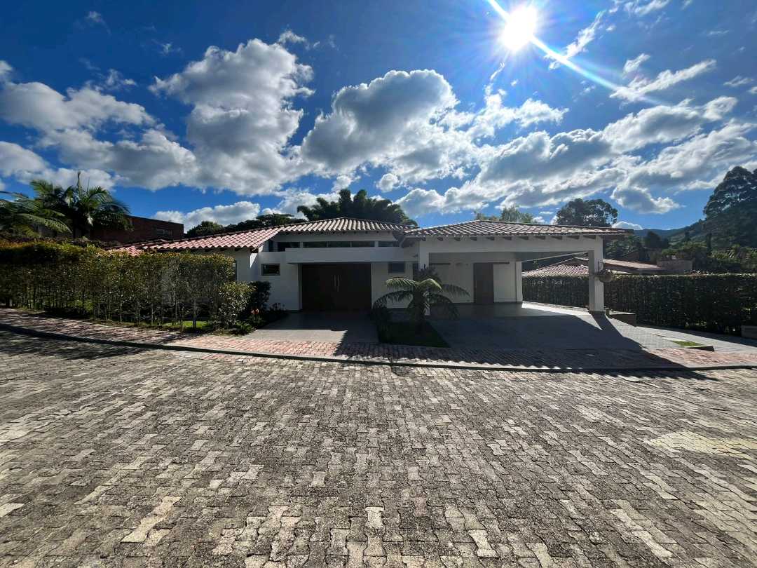 285m2 casa + 75m2 de lote en El Retiro