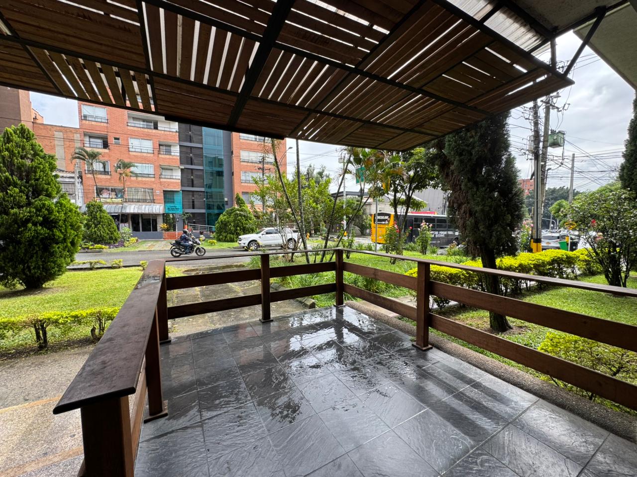 303m2 arriendo casa comercial laureles