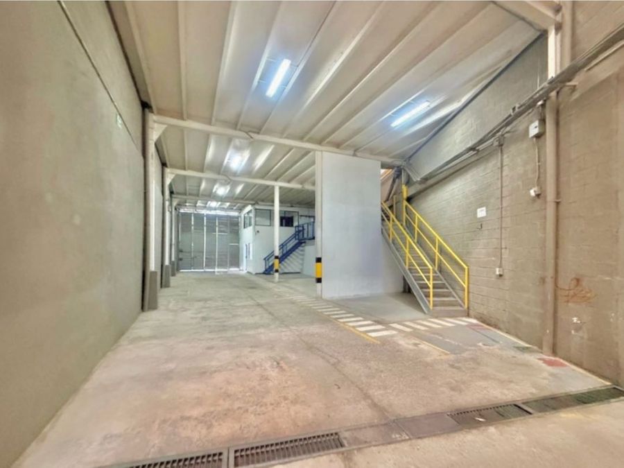 792m2 arriendo bodega medellin