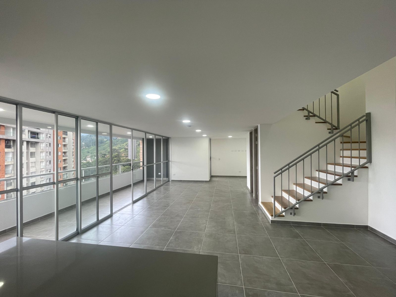 190m2 Penthouse En Arriendo  para Estrenar  en Sabaneta