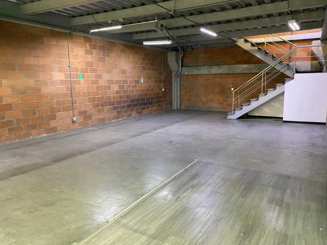 720m2 Bodega arriendo en Sabaneta 3 niveles