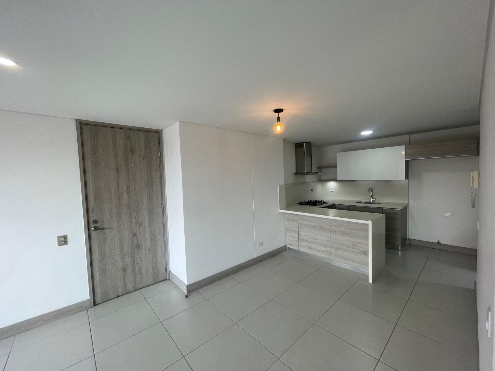 97m2 Apartamento en arriendo Loma de los Mesa Envigado